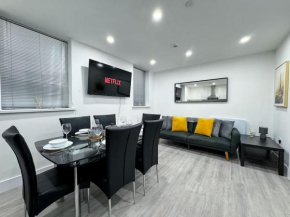 Modern City Centre 3 Bedroom Flat - Free Parking